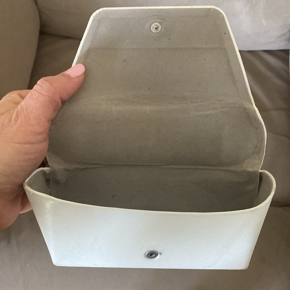 Michael Kors White Eyeglass Leather Case as is. Please see photos for condition - Picture 2 of 5